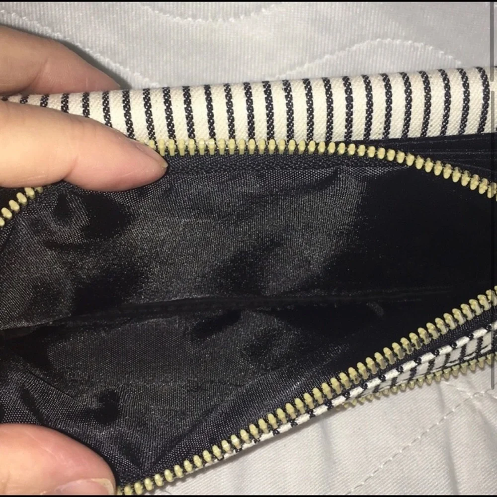 Stella & Max Black & White Striped Wallet NWT - Picture 2 of 8